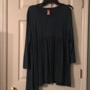 Beautiful hunter green boutique top